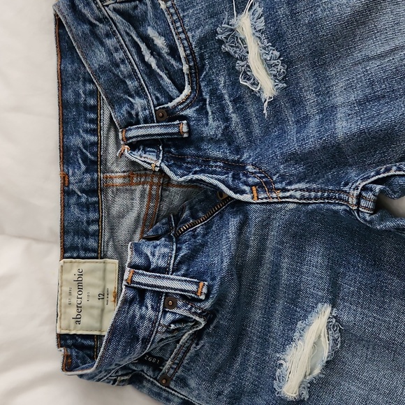 BOYS Abercrombie Distressed Jeans - Picture 4 of 7